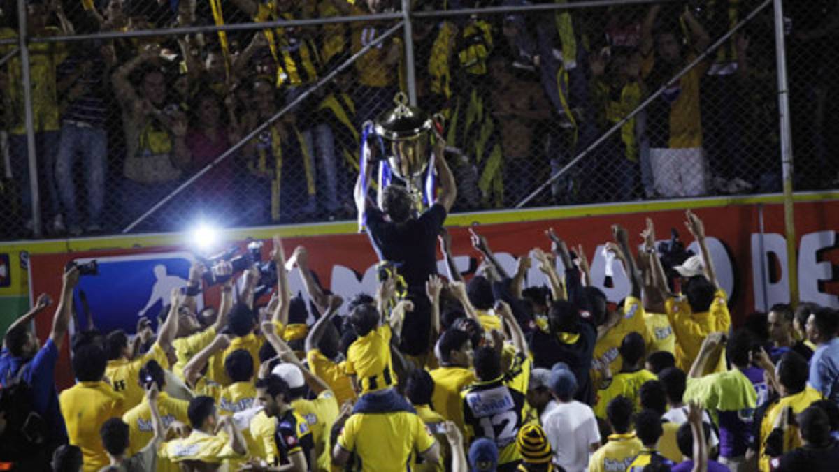 Real España estrena su corona ante Vida