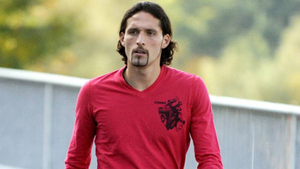 Kuranyi ve campeón al Schalke de Raúl