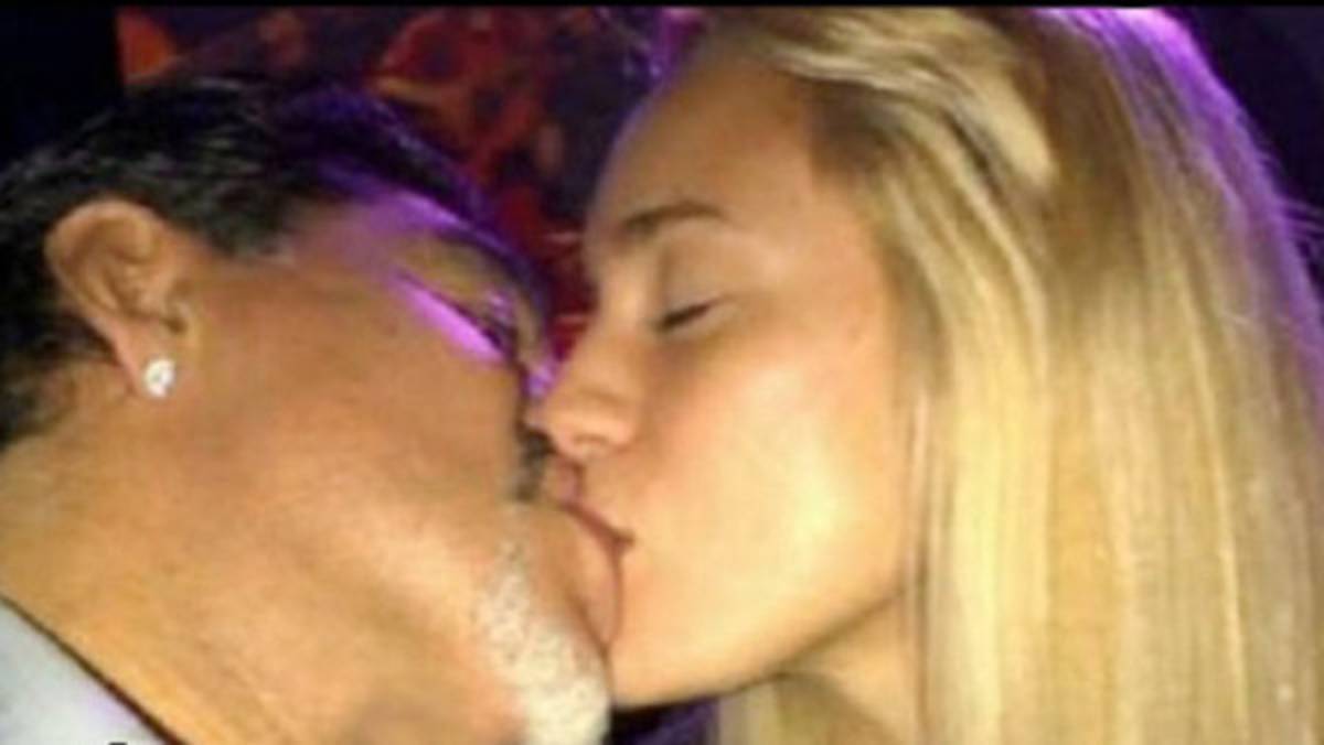 Acusan a la novia de Diego Maradona de 'prostituta vip”