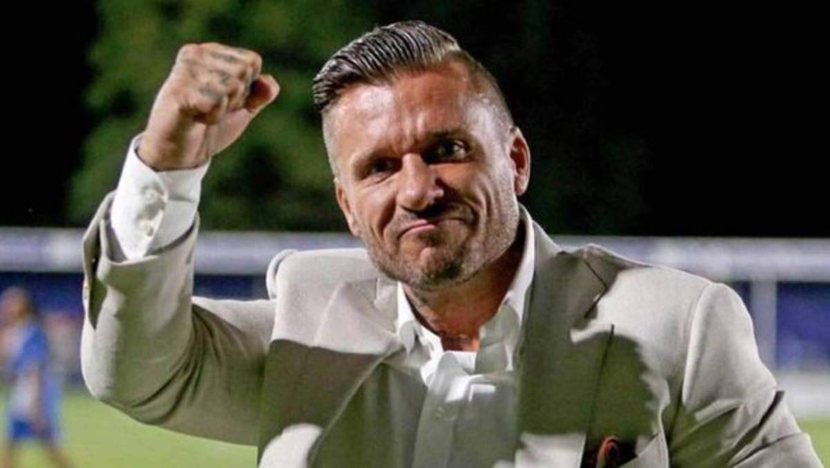 Millonario compra equipo inglés, echa a todo el plantel y contrató 15 jugadores nuevos