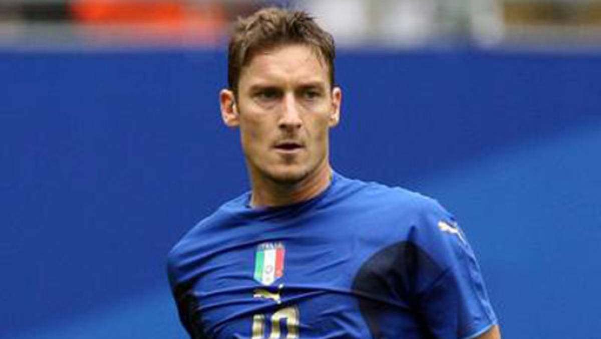 Prandelli ofrece a Totti partido de despedida