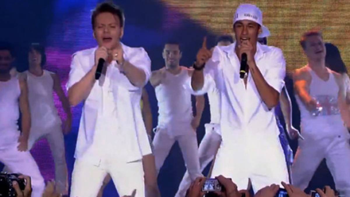 Neymar canta a dúo con Teló: 'Ai, se eu te pego'