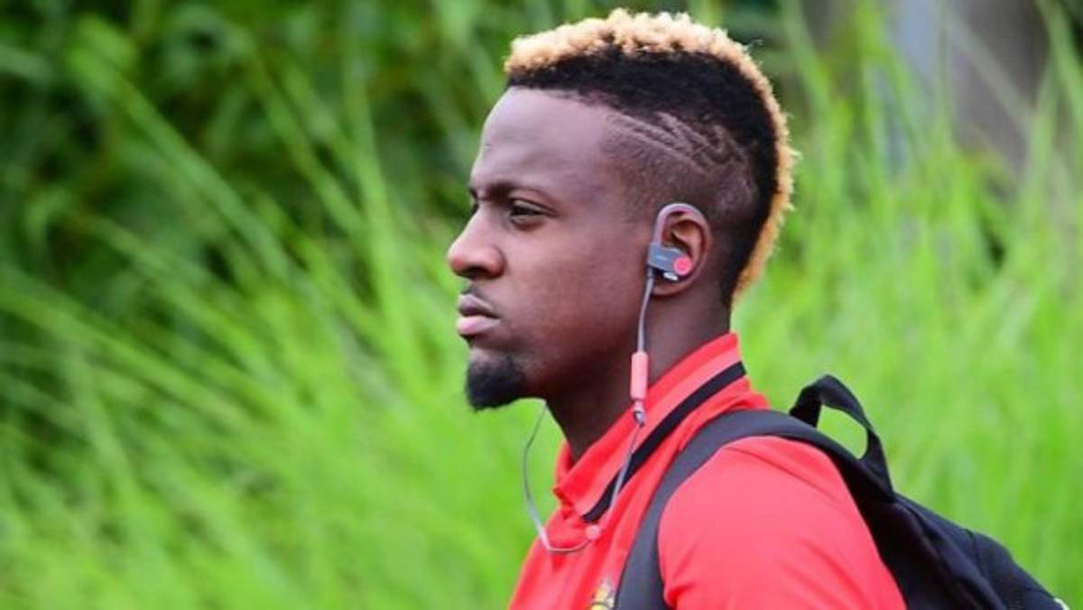 Como Lionel Messi, otros futbolistas por el mundo que sorprendieron al pintarse el pelo