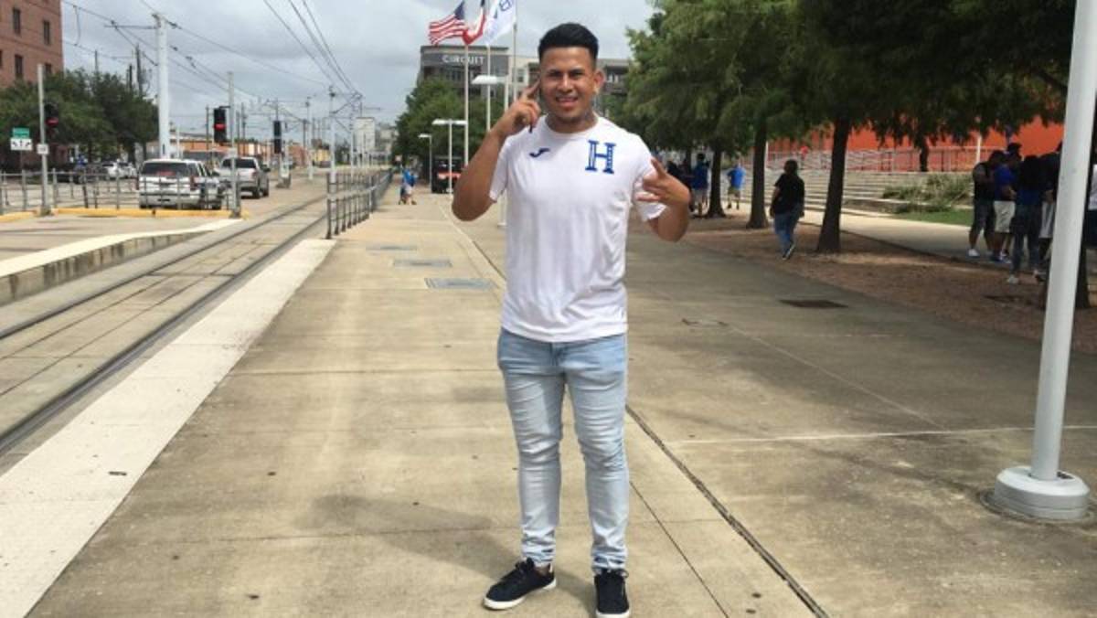 Esposa de Emilio Izaguirre deslumbra en juego de Honduras ante Curazao por la Copa Oro 2019