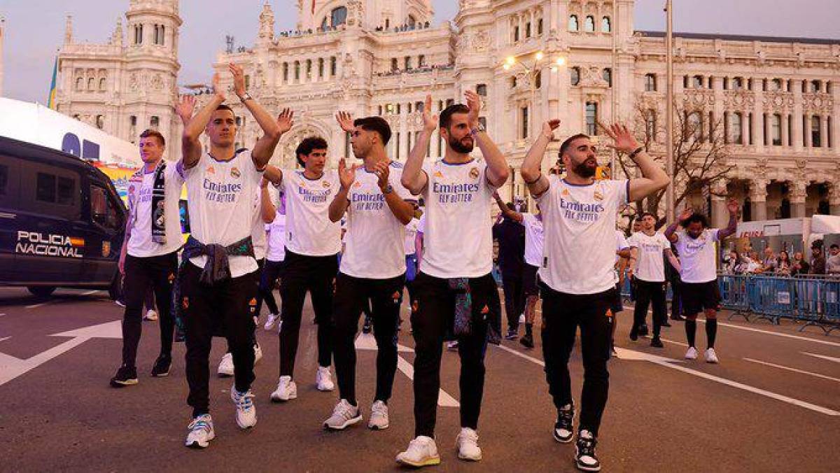 Nuevas fotos del festejo del Real Madrid: Regalo especial para Ancelotti y emotivo abrazo de Florentino Pérez con Marcelo