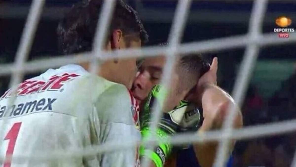 Un hondureño entre los besos, caricias y momentos más insólitos del fútbol