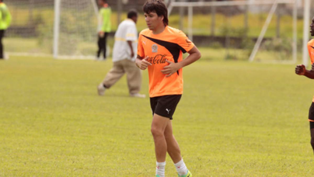 Rosano hace trabajos extras en Olimpia