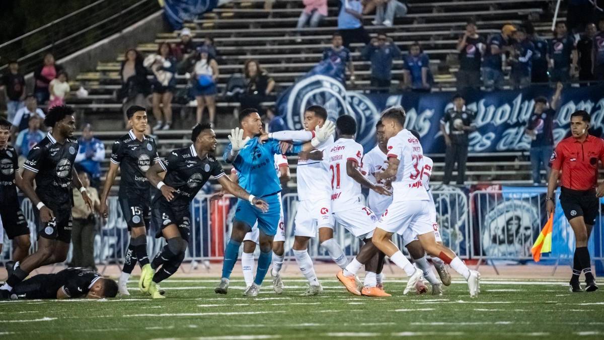 ¡Bochorno en New Orleans! Argentino Agustín Mulet y Riky Zapata se pelean a puño limpio en un amistoso Olimpia-Motagua