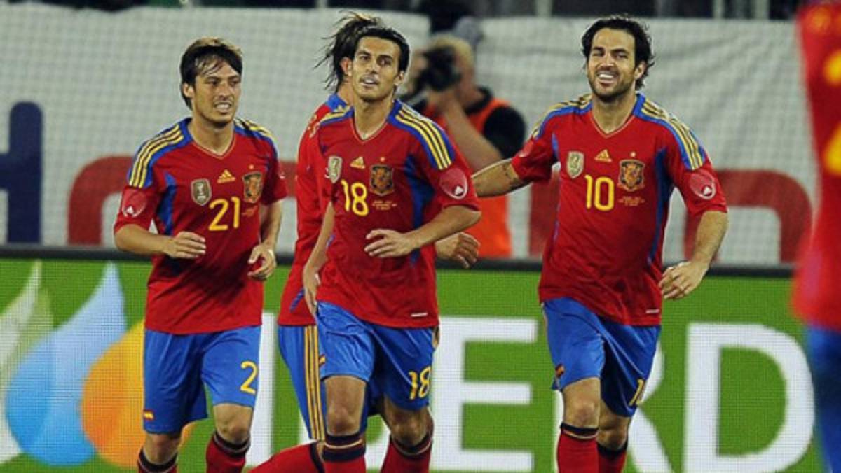 España vence con polémica a Chile