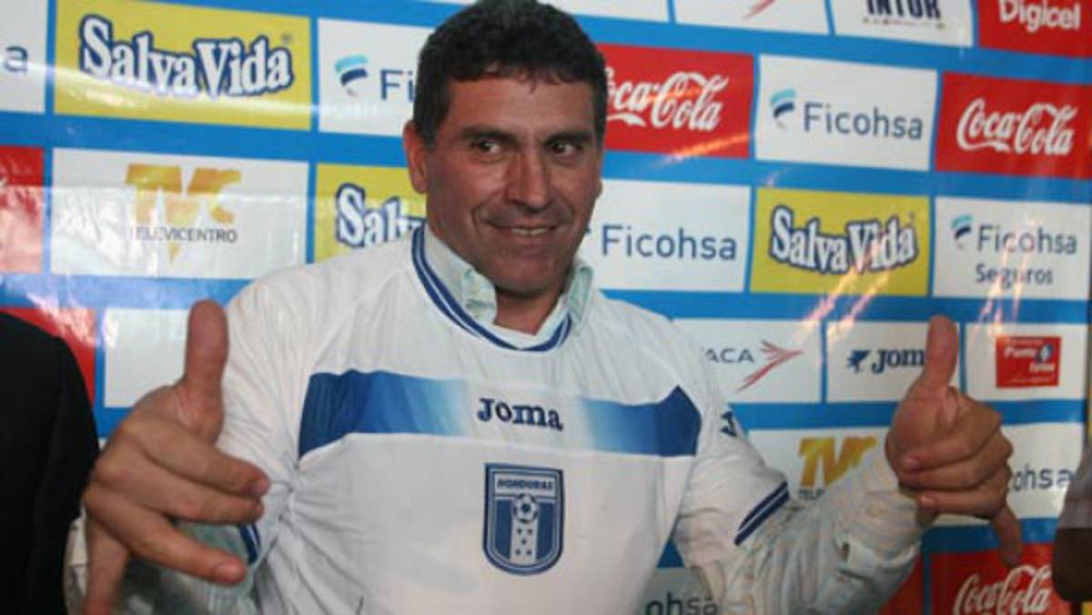 Usurpan nombre de Luis Suárez en Facebook