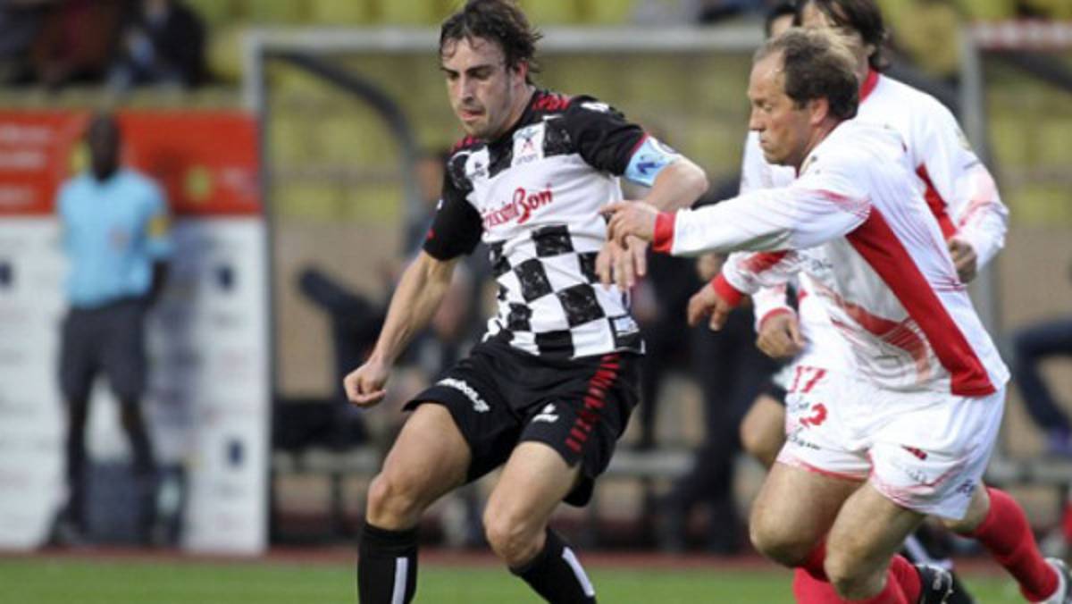 VIDEO: Fernando Alonso patea penal a lo Panenka