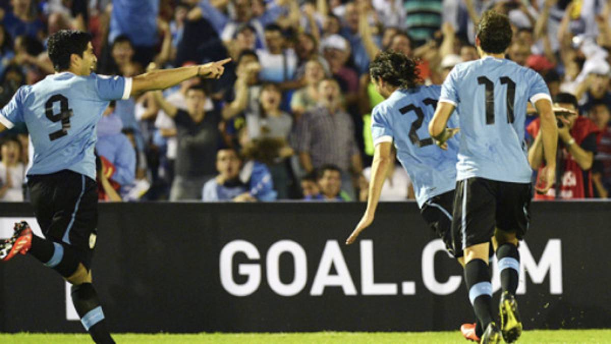 Uruguay derrota a Colombia y no pierde de vista el Mundial