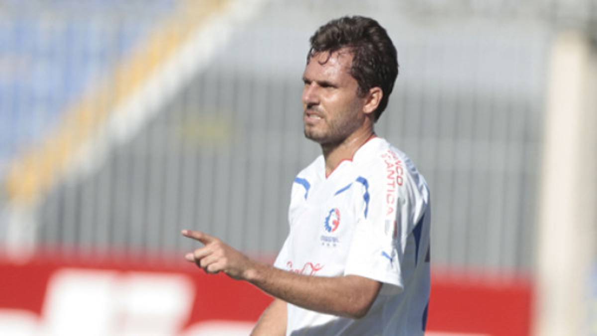 'Desde que comenzó el torneo no convecemos': Carlinho