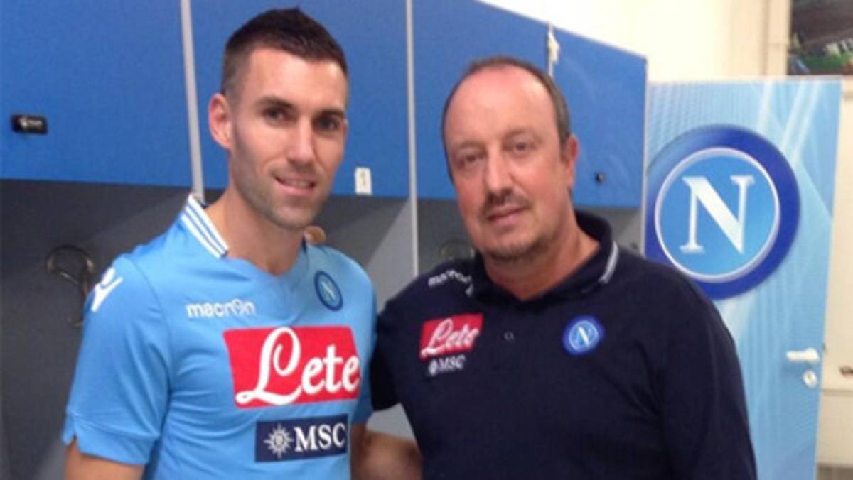 Nápoles anuncia la contratación de lateral derecho francés