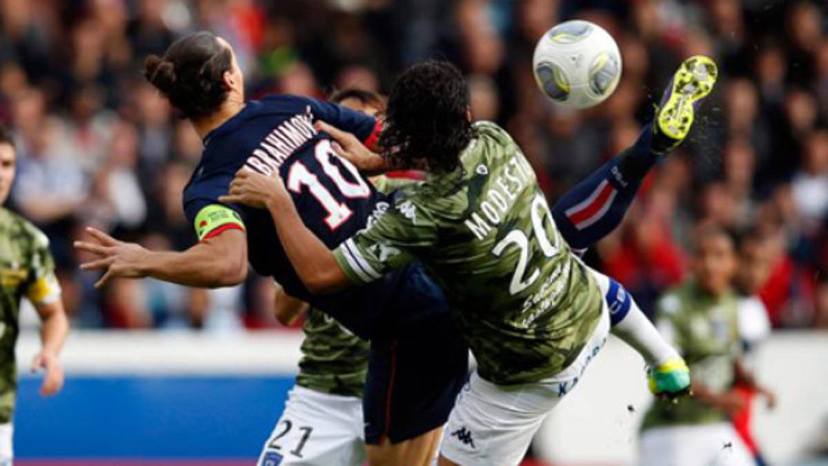 VIDEO: Ibrahimovic, un jugador que mezcla el tae kwon do con el fútbol