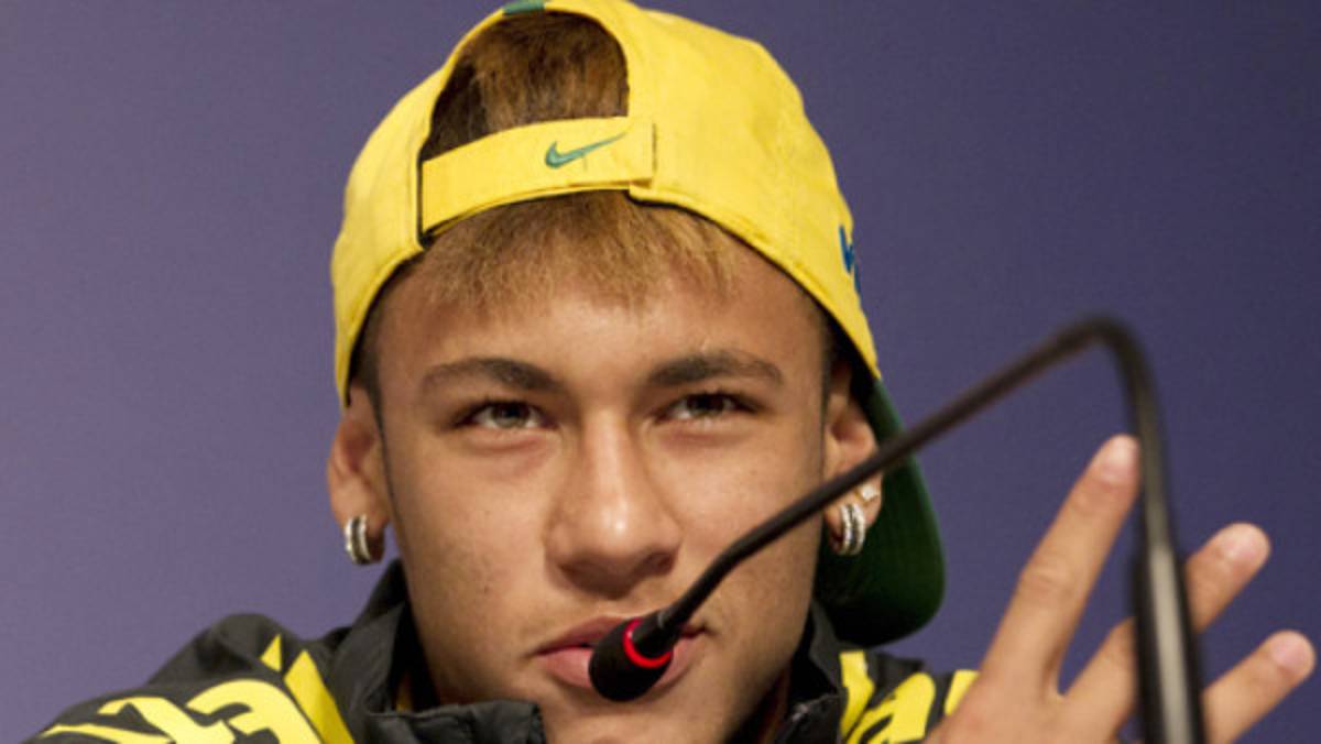 Agente de Neymar dice que Pelé tiene 'celos” y hoy sería 'inferior”