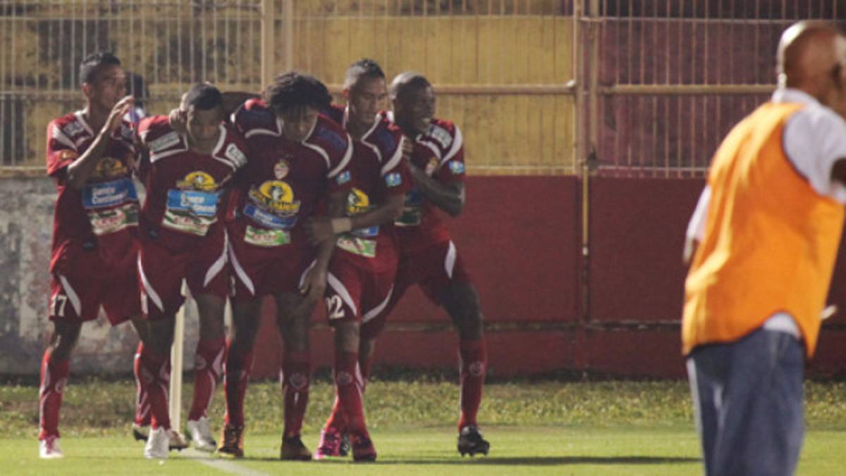 Real Sociedad golea al Victoria y está casi en la final