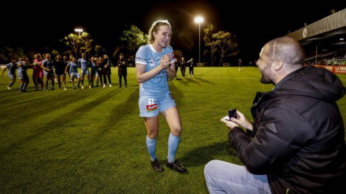 Increíble final: Decidió retirarse del fútbol para apoyar a su esposo con una enfermedad y así fue sorprendida