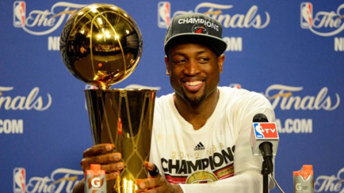 Habanos, champagne y Lebron James de rapero