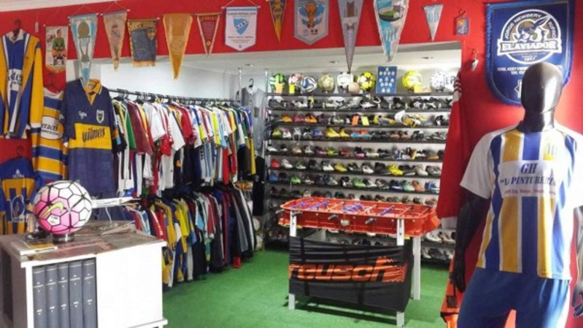 Messi, Ronaldinho y Maynor Figueroa: Los futbolistas que tienen su propio museo de camisas