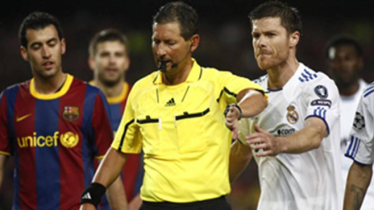 El árbitro del Barcelona-Real Madrid satisfecho con su actuación