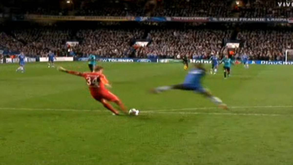 VIDEO: El tonto gol que regala el arquero del Schalke a Eto'o