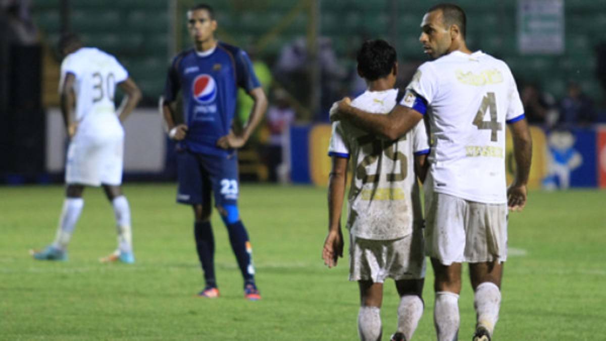 Clásico capitalino lleno de amarillas, rojas y problemas