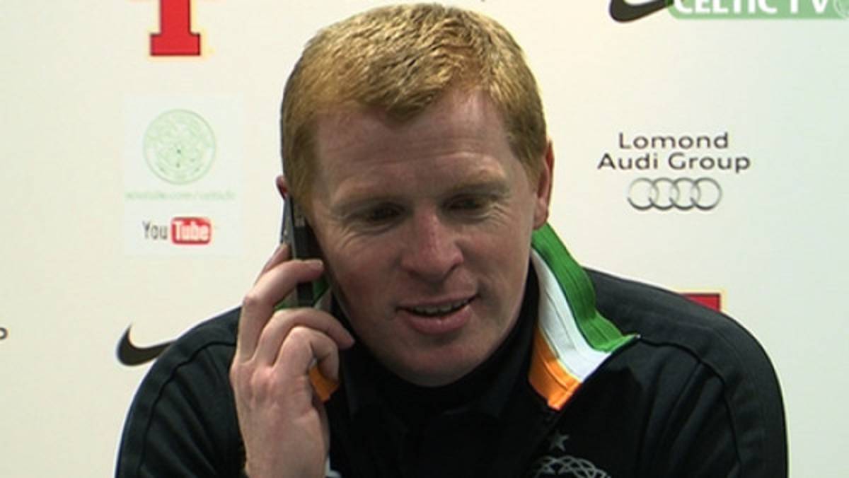 VIDEO: La broma del entrenador del Celtic en conferencia de prensa