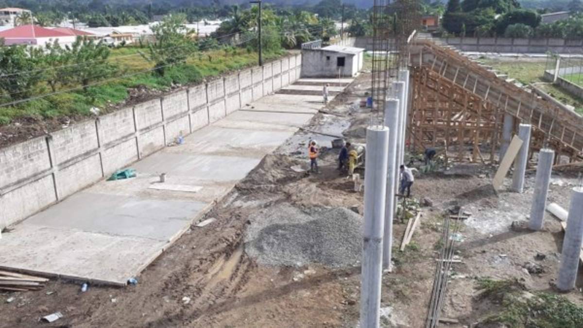 Nueva gradería, sala de conferencia y mejor cancha: Así va quedando el estadio de Tocoa