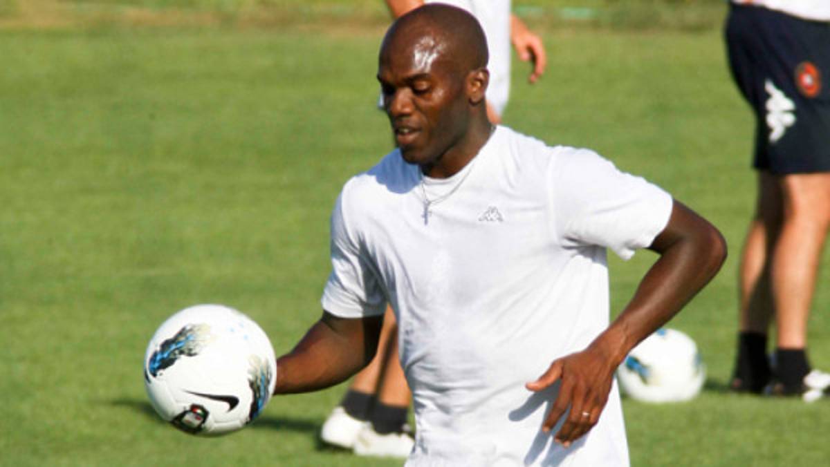 David Suazo no estará ante Cesena