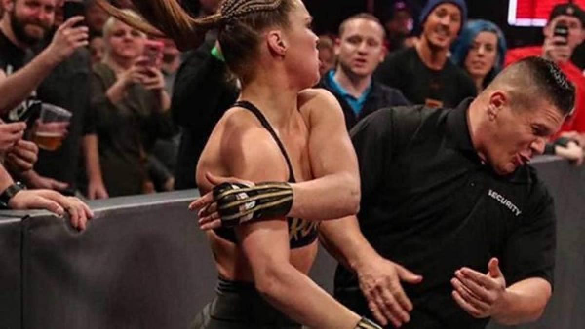 La nueva polémica de Ronda Rousey: Propina paliza a guardias de seguridad en WWE