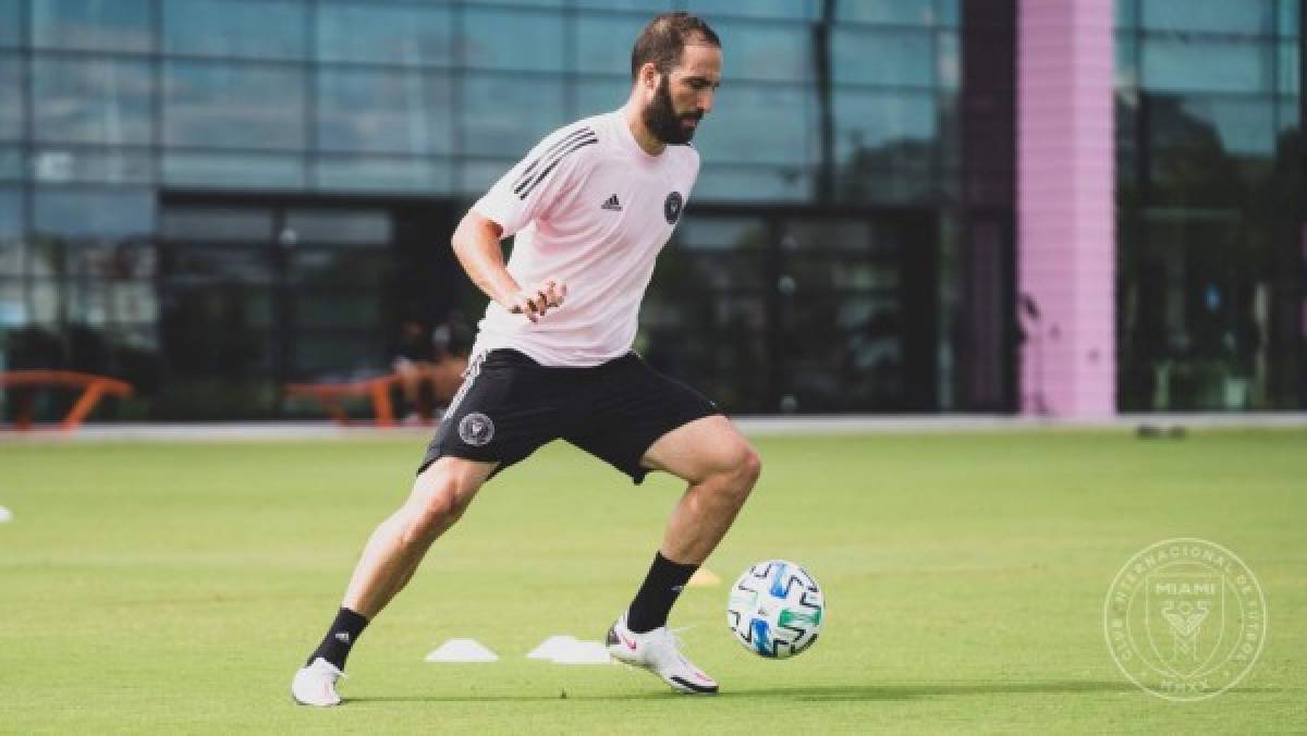 Sin sobrepeso, dorsal de crack y un golazo: Así fue el primer entrenamiento de Higuaín con el Inter de Miami