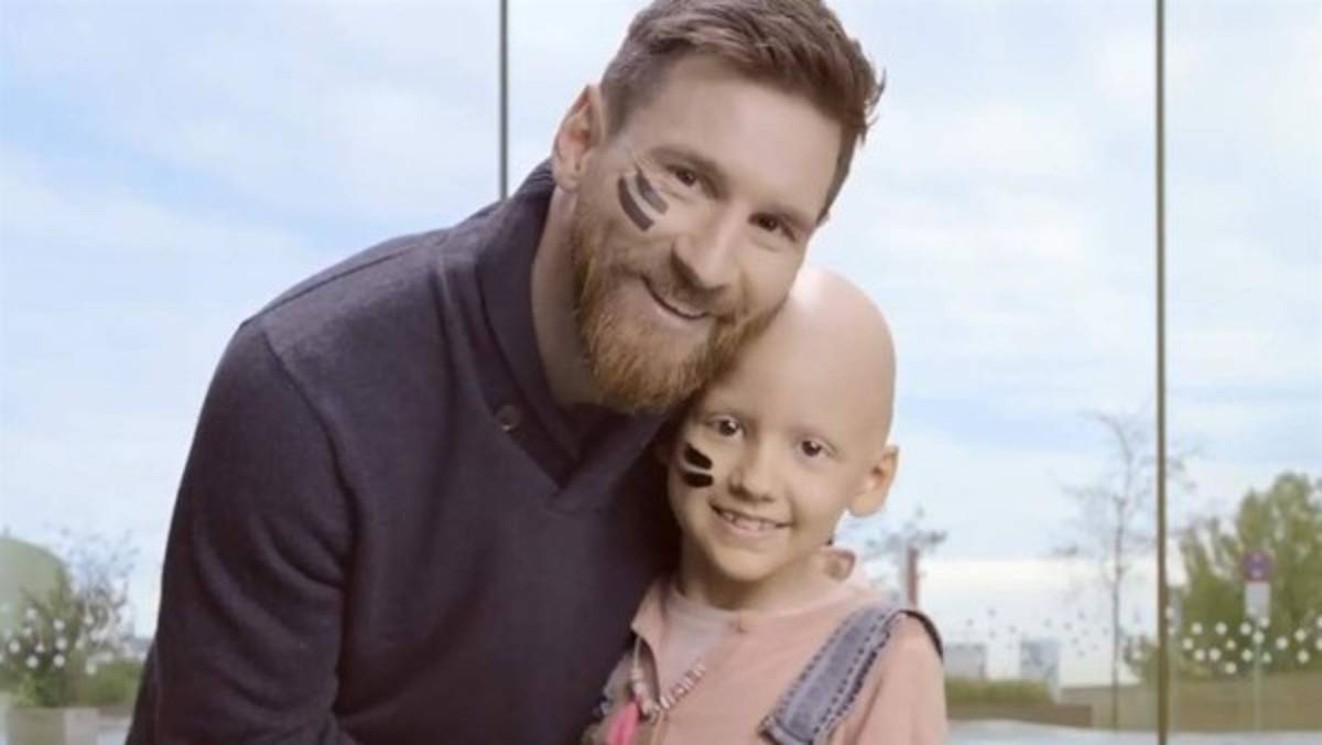 TOP: Así es la humildad y solidaridad de los grandes futbolistas del mundo