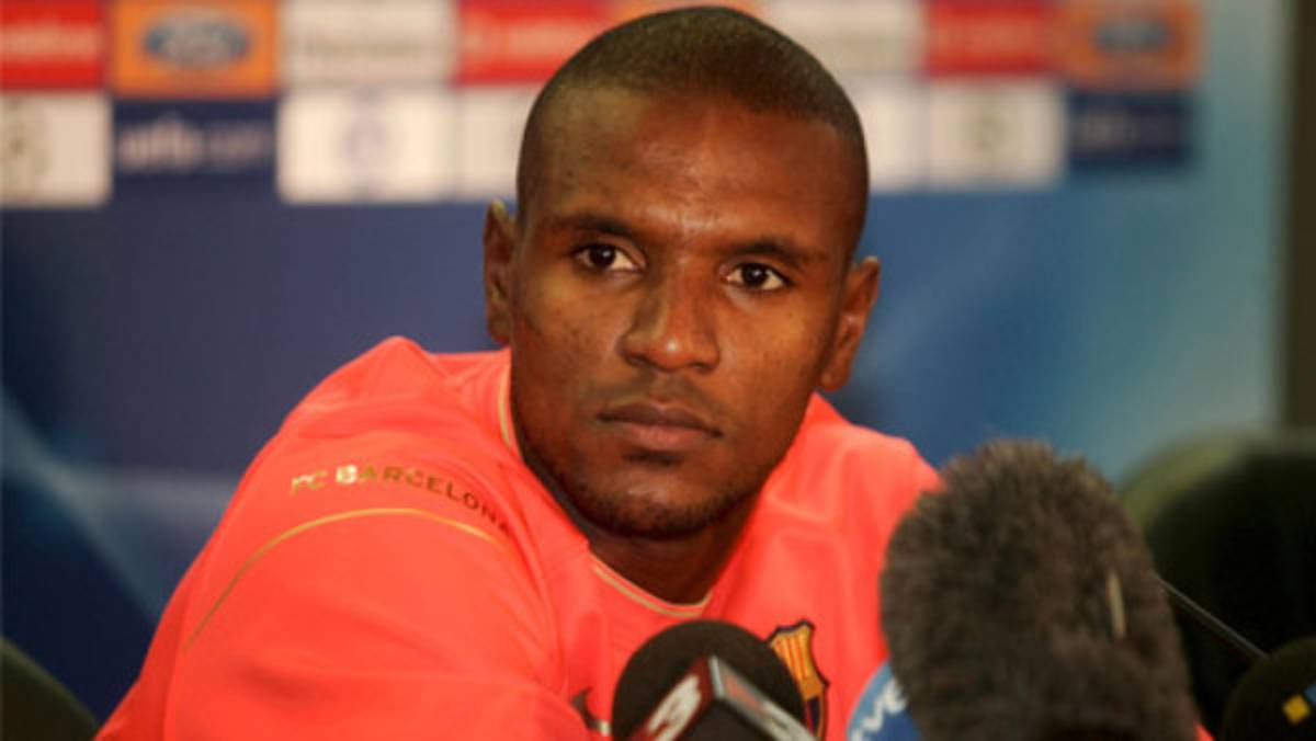 Abidal ve plantilla del Barça 'corta'