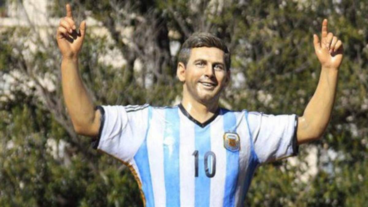 Las estatuas de deportistas y famosos más horribles en el mundo