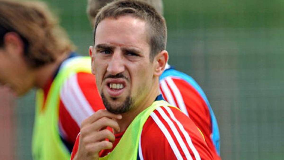 VIDEO: Altura de un niño metió en problemas a Ribery