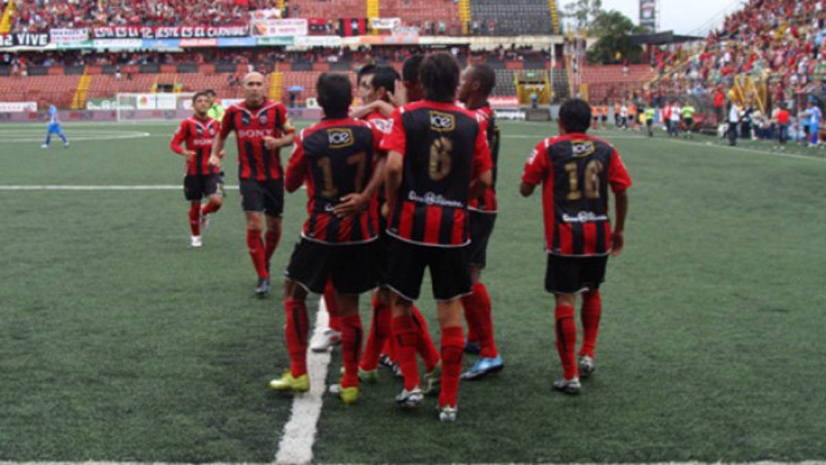 Alajuelense observa a un jugador de Honduras para contratarlo