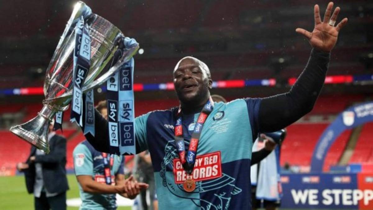 Akinfenwa, el delantero de 220 libras que llevó al Wycombe de la cuarta a la segunda división
