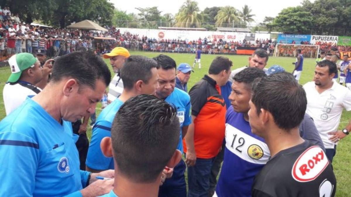 Colapsa gradería previo a juego de semifinal en Segunda División de El Salvador