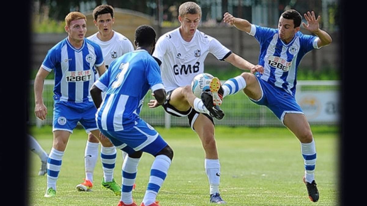 Juan Carlos García fue titular en triunfo de las reservas del Wigan