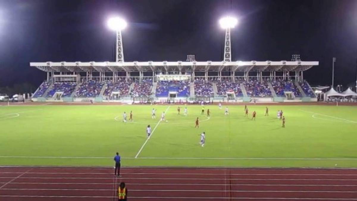 ¿Mejores que en Honduras? Los humildes, pero bonitos estadios en el Caribe