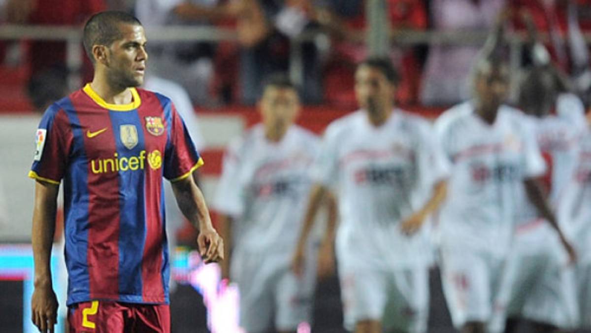 Alves criticó a ex directiva del Barça