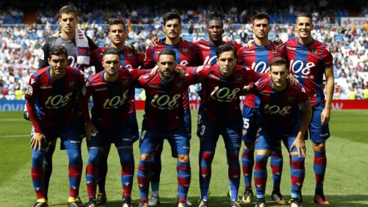 Las cláusulas de los futbolistas al descubierto: Fiestas, no viajar en avión y una playa privada
