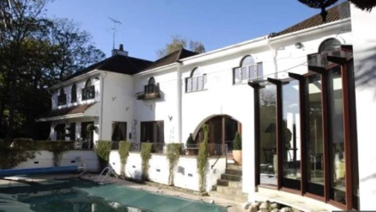 Ocho mansiones y hasta helicóptero: La millonaria vida Mike Ashley, quien venderá al Newcastle