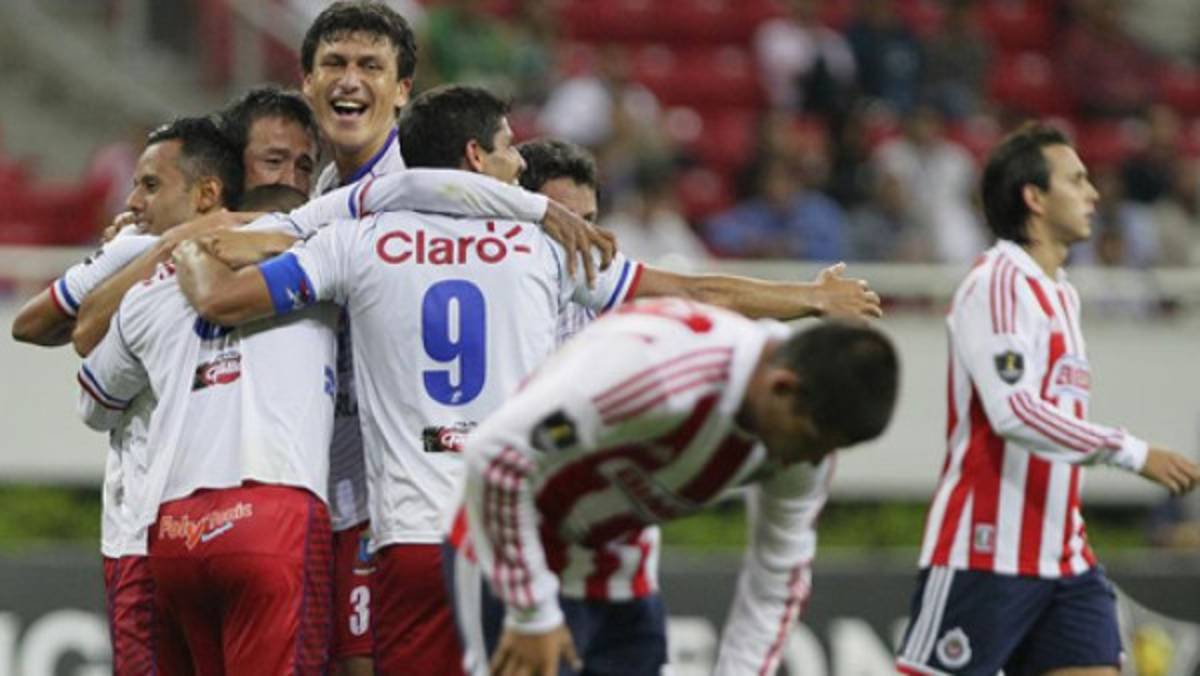 Chivas deja mal parado al fútbol mexicano en Concachampions
