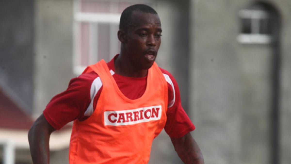 Elroy Smith cerraría su ciclo en el Vida ante Platense