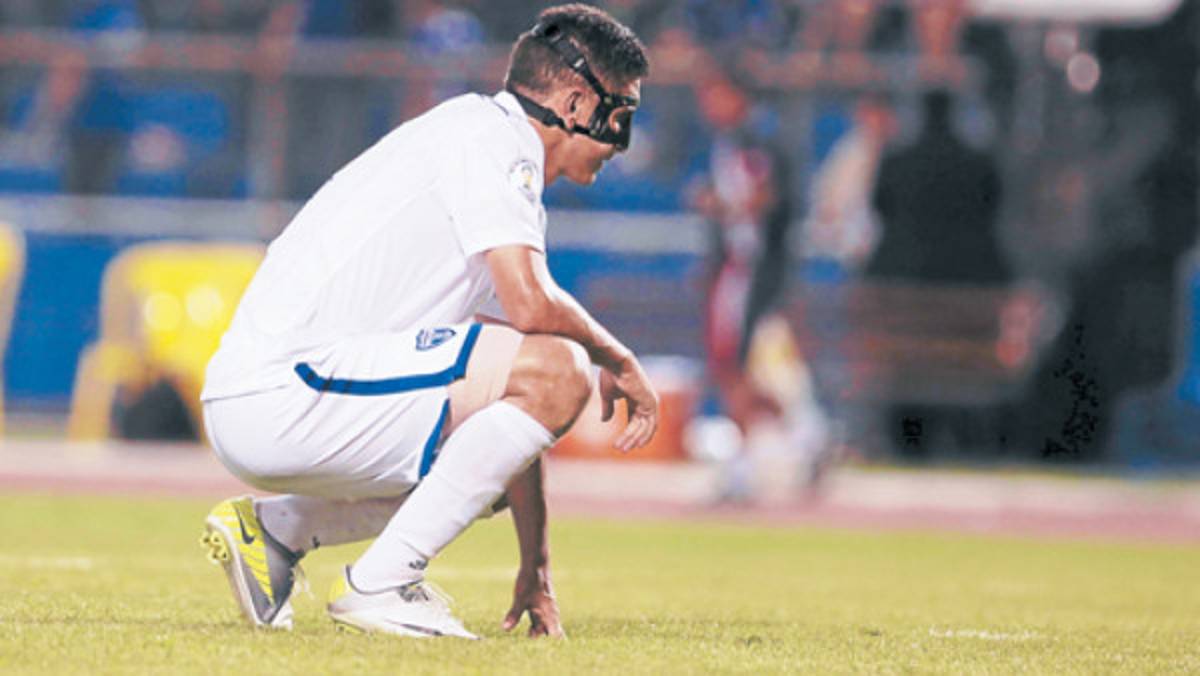 Jhony Leverón no está para titular