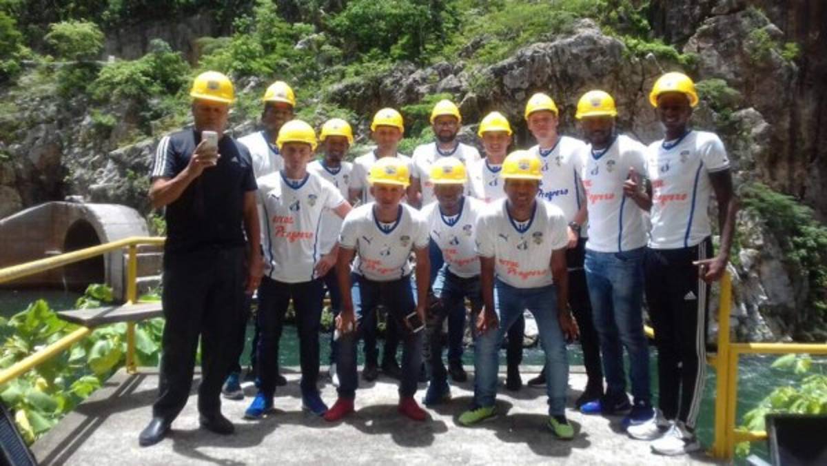 FOTOS: La última locura del Ñangui y Héctor Vargas desata la risa de sus jugadores