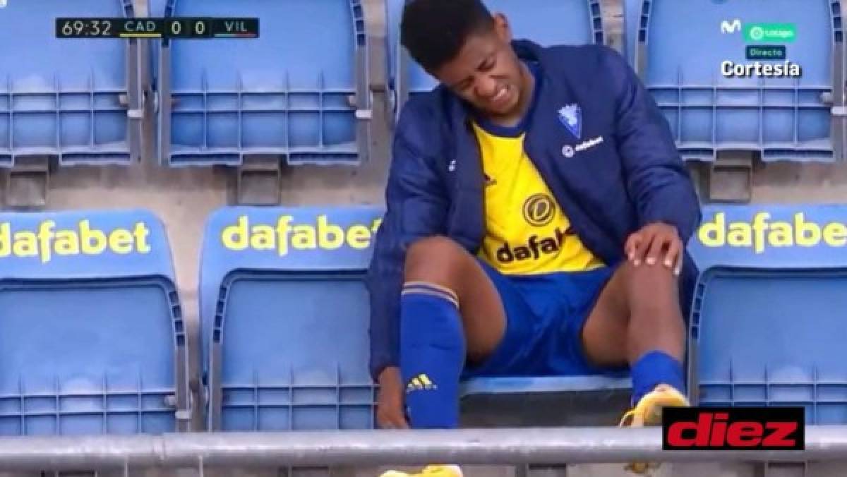 FOTOS: El reclamo de Choco Lozano, el duelo con Iborra y los gestos de dolor en el Cádiz-Villarreal