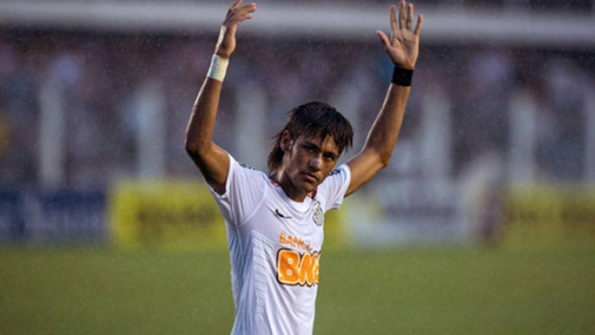 Neymar deslumbra con sus regates a un rival